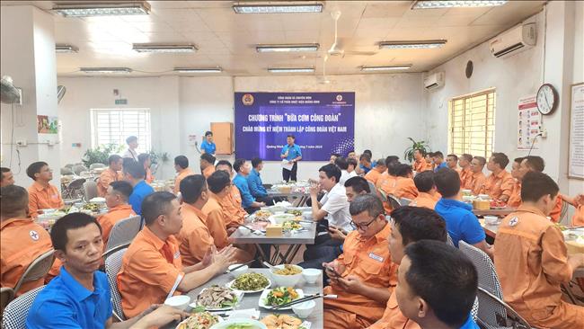 “Bữa cơm Công đoàn” tại Công ty cổ phần Nhiệt điện Quảng Ninh: Ấm lòng giữa ca làm việc