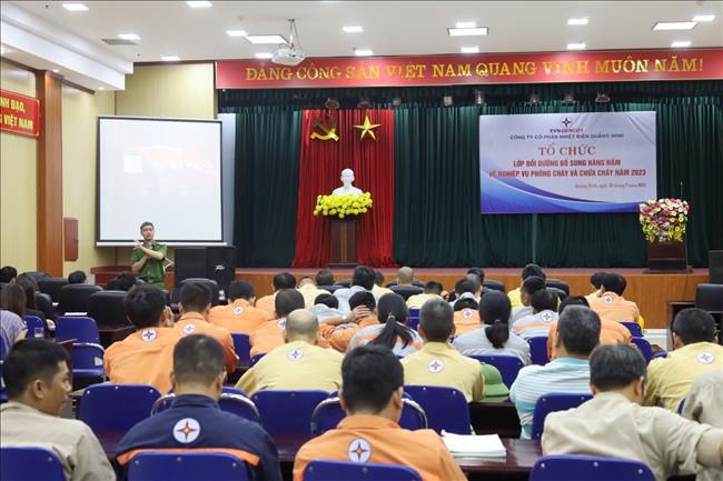 Nhiệt điện Quảng Ninh tổ chức lớp bồi dưỡng bổ sung nghiệp vụ phòng cháy và chữa cháy năm 2023