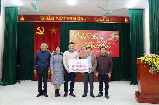 Nhiệt điện Quảng Ninh tặng quà Tết cho các hộ nghèo và gia đình chính sách 
