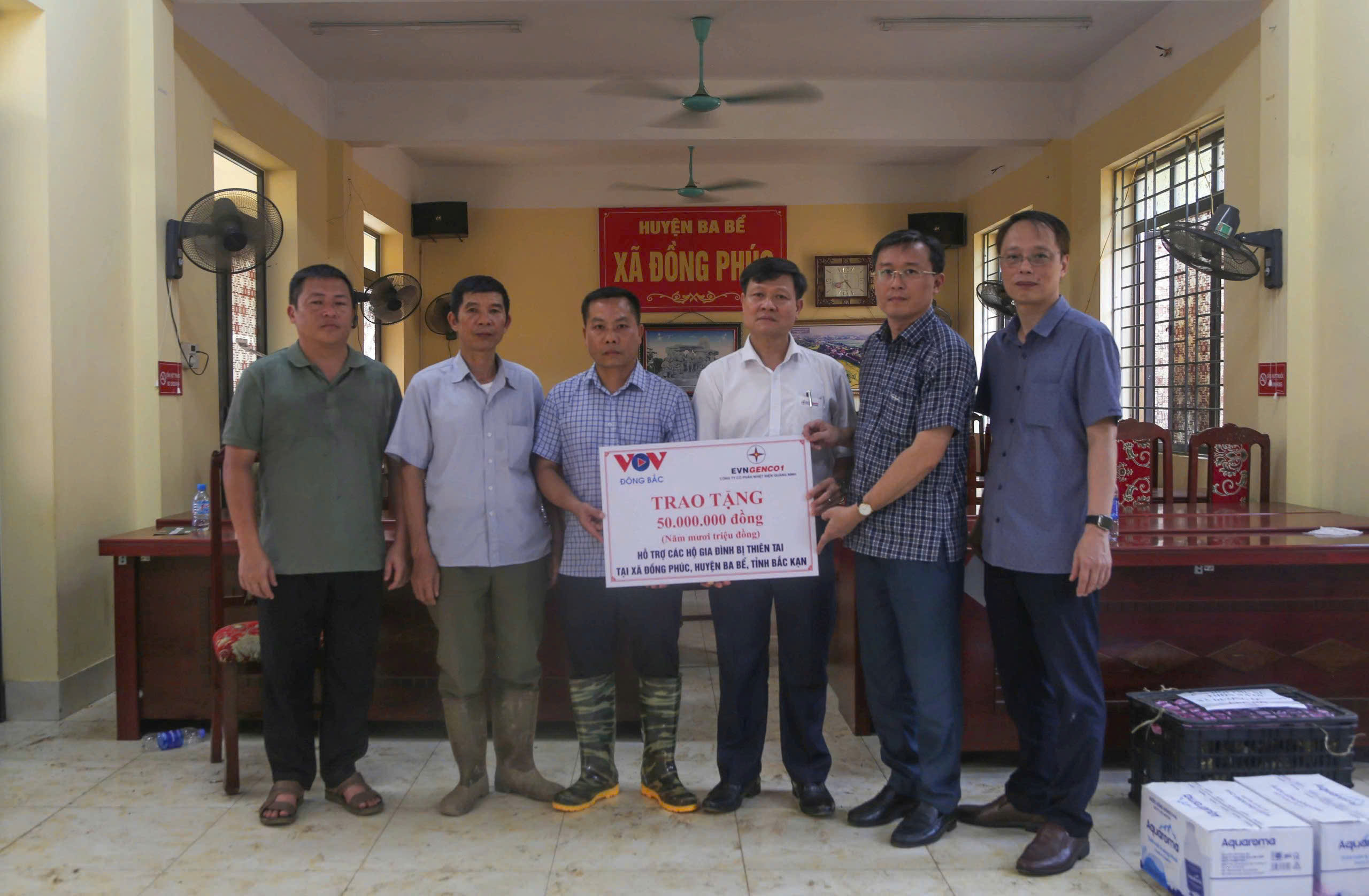 A group of men holding a signAI-generated content may be incorrect.