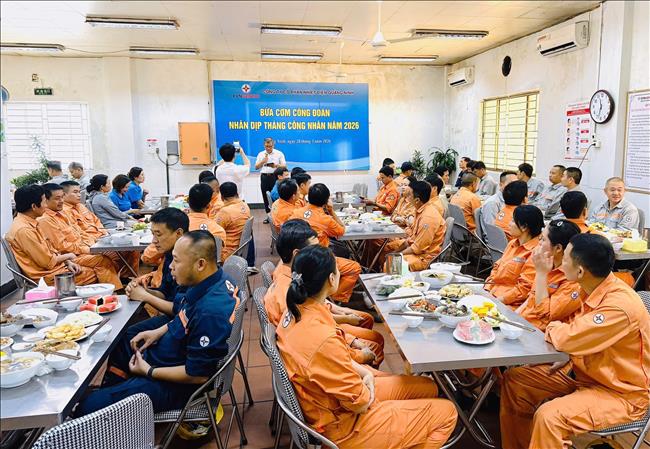Công ty cổ phần Nhiệt điện Quảng Ninh tổ chức “Bữa cơm Công đoàn” nhân Tháng Công nhân 2026