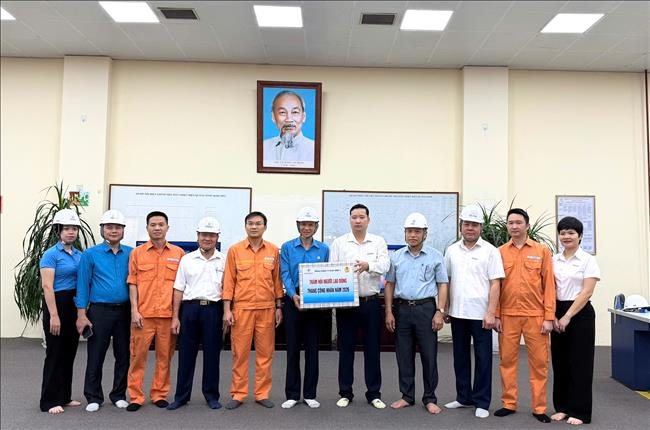 Công đoàn EVNGENCO1 thăm hỏi, động viên người lao động Công ty cổ phần Nhiệt điện Quảng Ninh